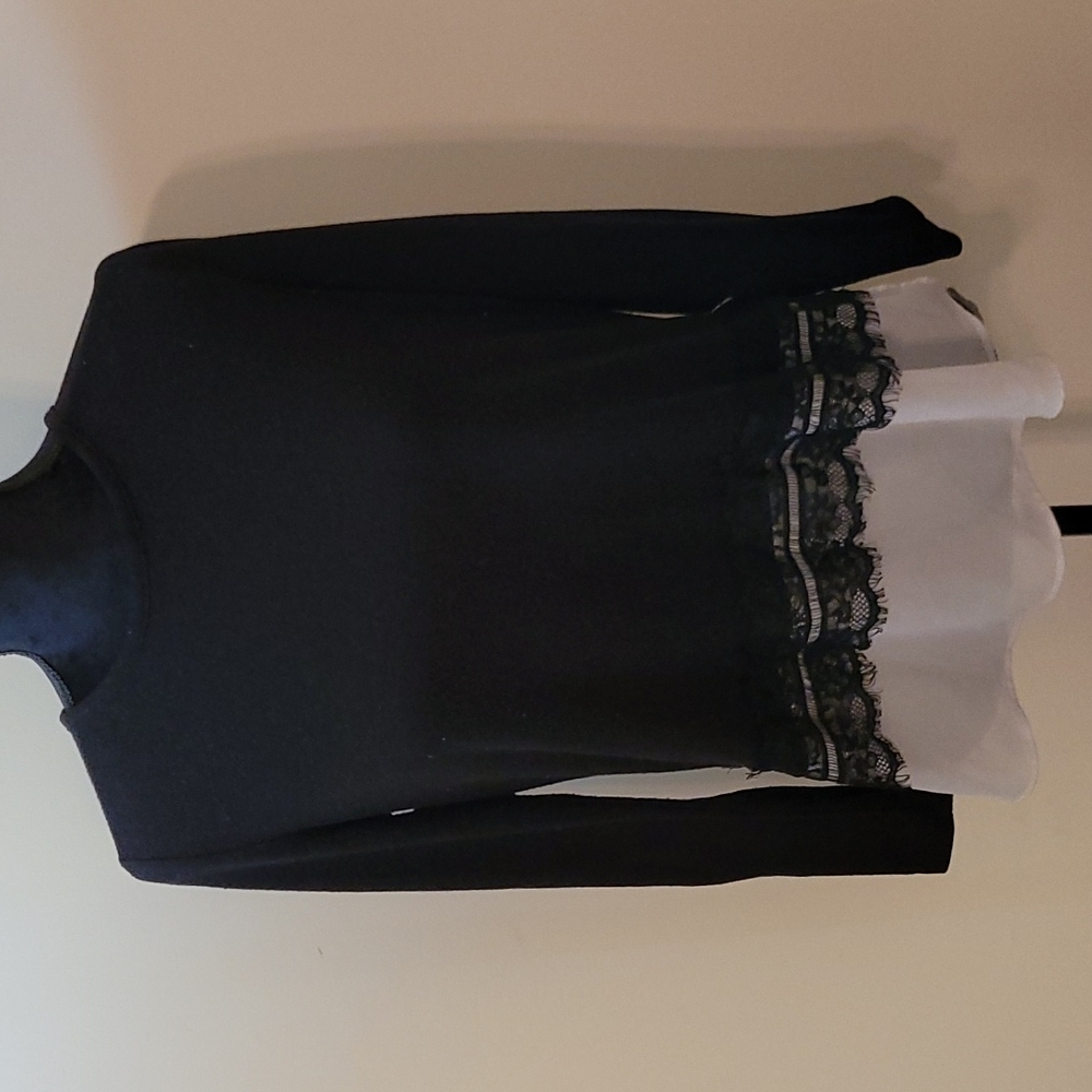 Elle black & white sweater Large